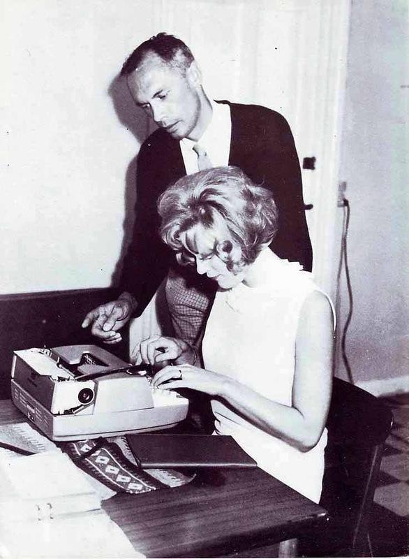 Ретро офисные работницы (60 фото)