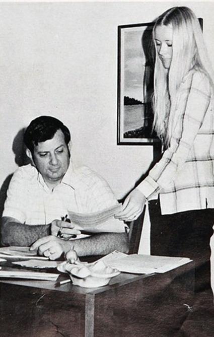 Ретро офисные работницы (60 фото)