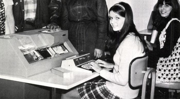 Ретро офисные работницы (60 фото)