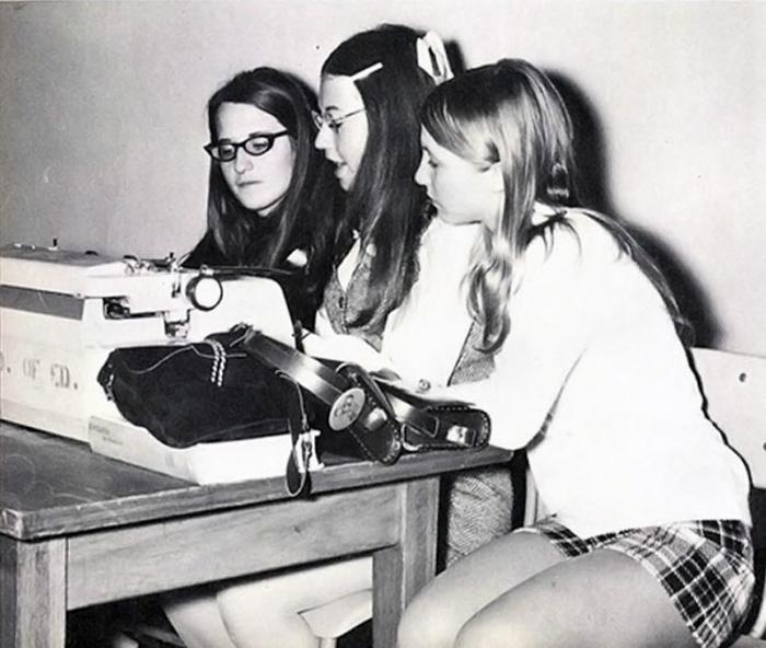 Ретро офисные работницы (60 фото)