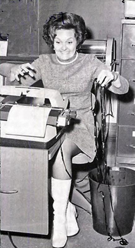 Ретро офисные работницы (60 фото)