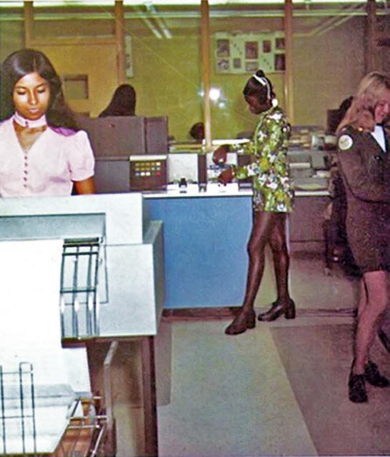 Ретро офисные работницы (60 фото)