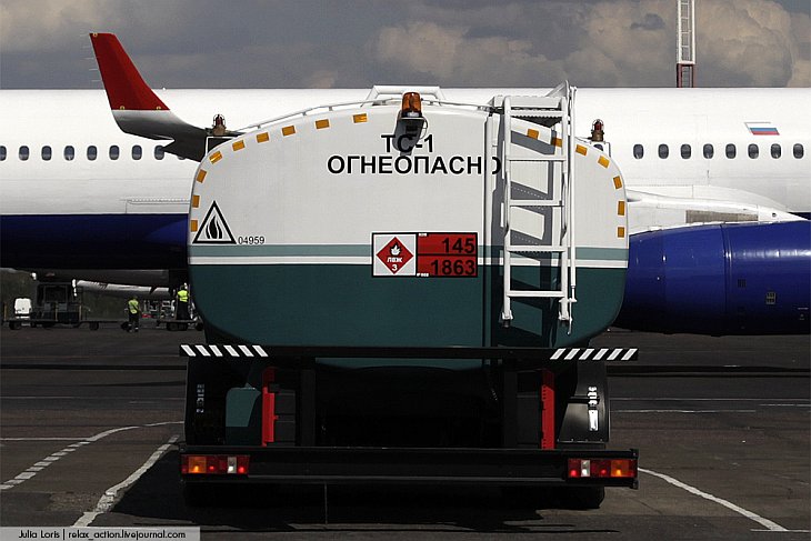 Как заправляют самолеты