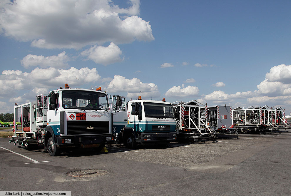 Как заправляют самолеты