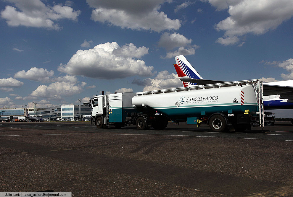 Как заправляют самолеты