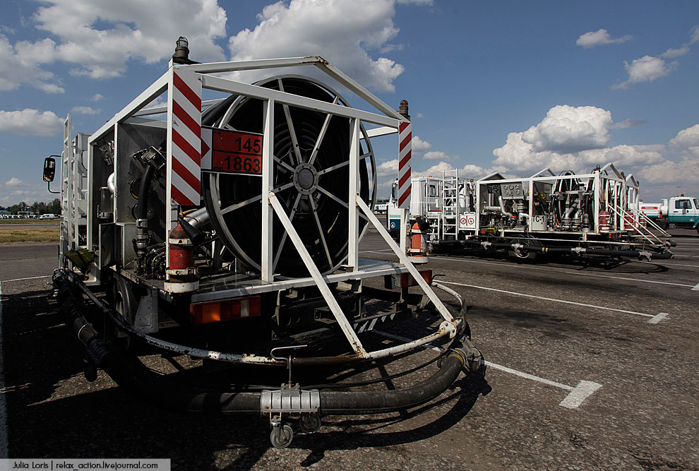 Как заправляют самолеты