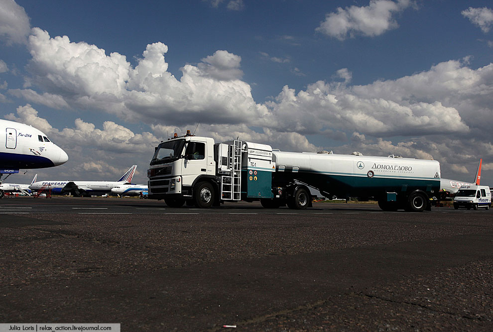 Как заправляют самолеты