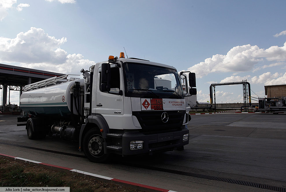 Как заправляют самолеты