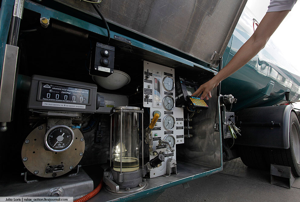 Как заправляют самолеты