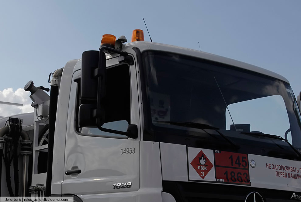 Как заправляют самолеты