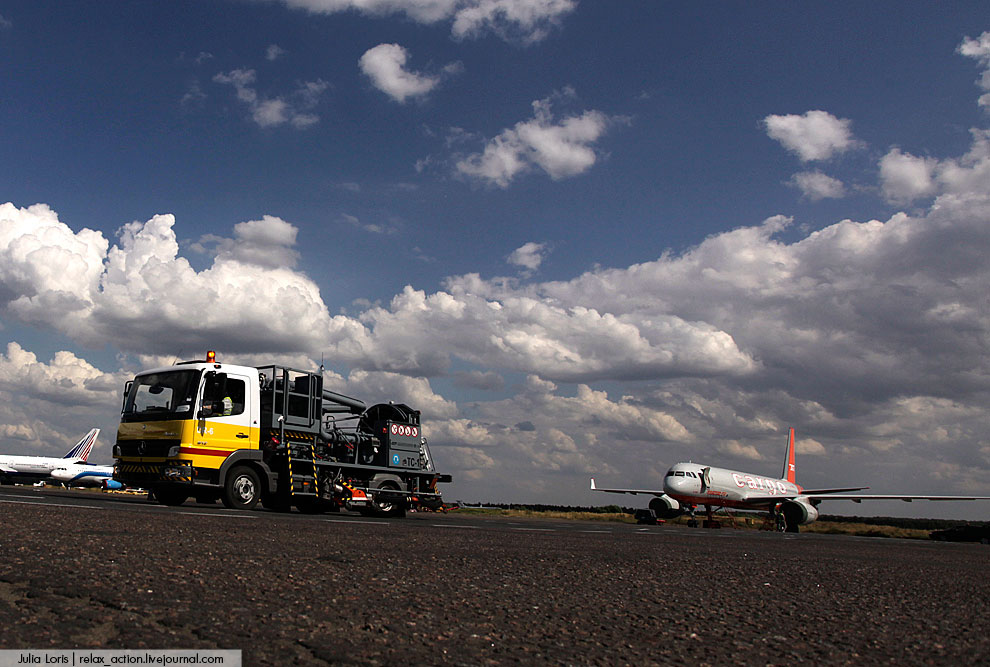 Как заправляют самолеты