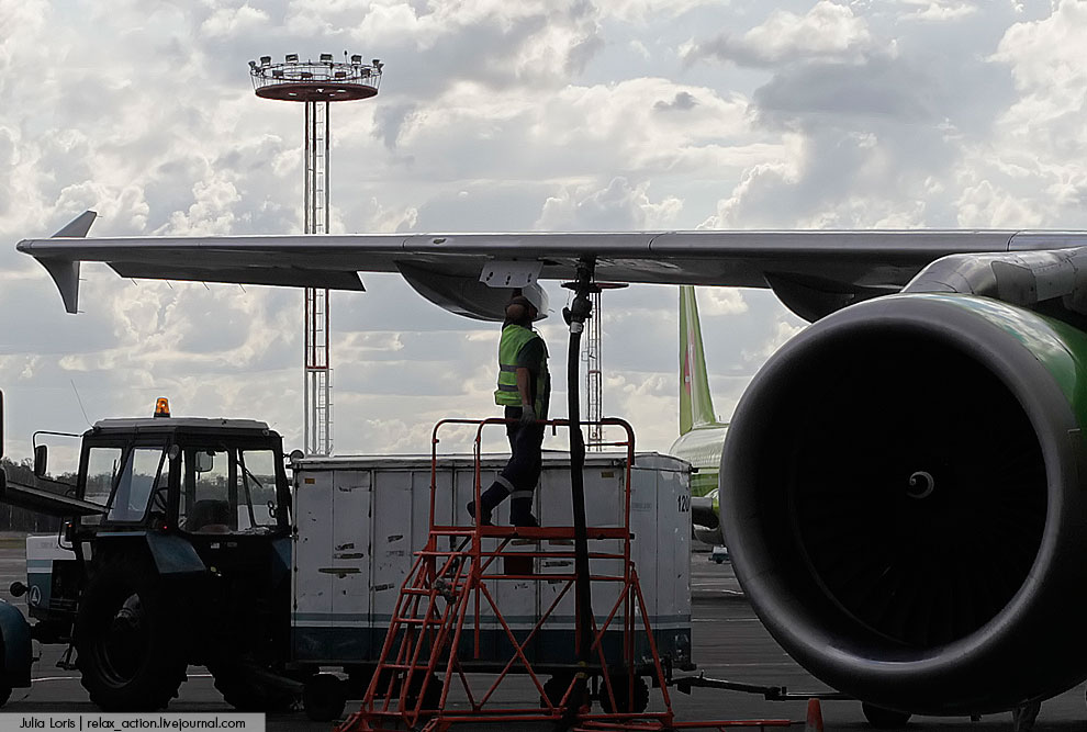 Как заправляют самолеты