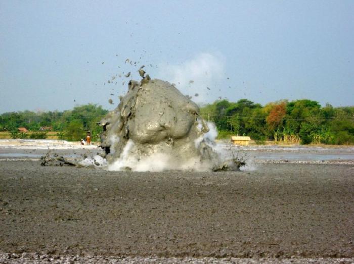 Фотографии грязевого взрыва (10 фото)