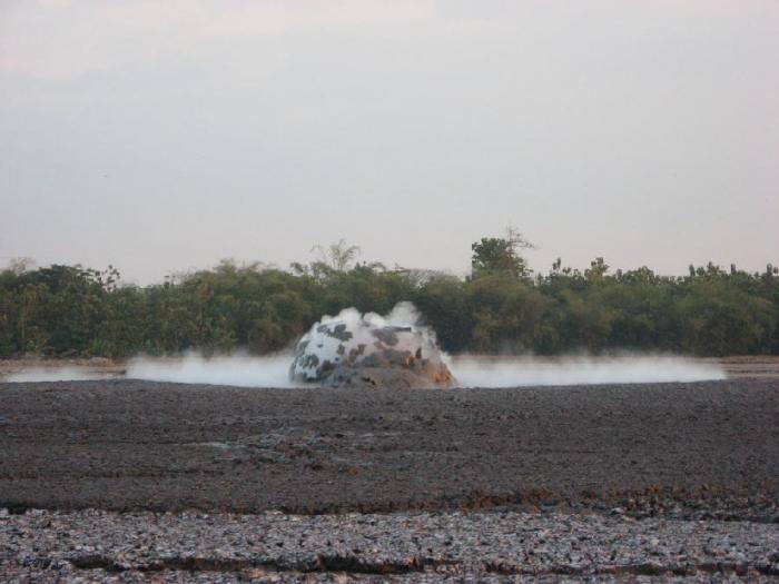 Фотографии грязевого взрыва (10 фото)
