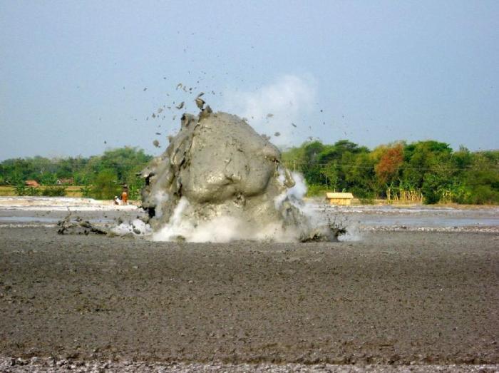 Фотографии грязевого взрыва (10 фото)