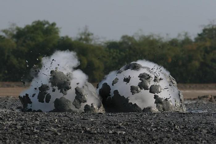 Фотографии грязевого взрыва (10 фото)