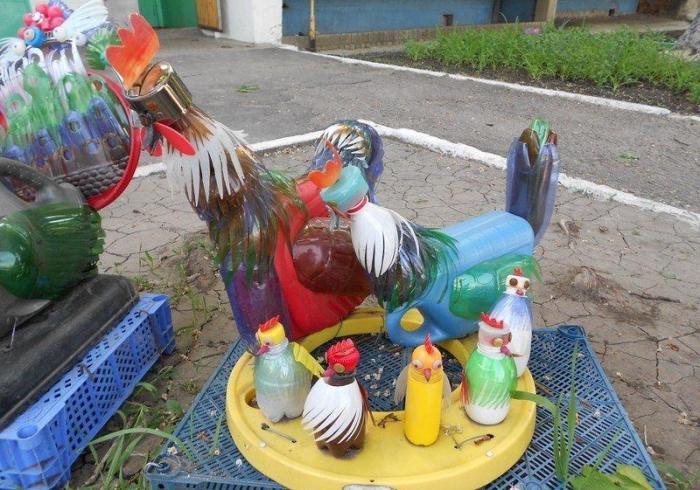 Красивый двор из мусора (23 фото)