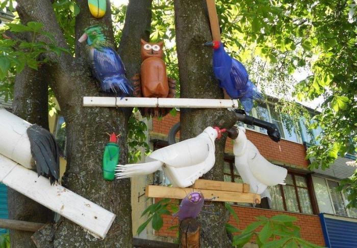 Красивый двор из мусора (23 фото)