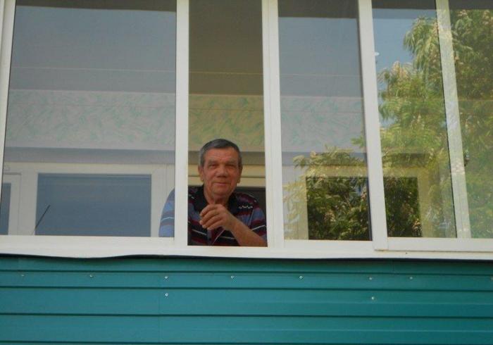 Красивый двор из мусора (23 фото)