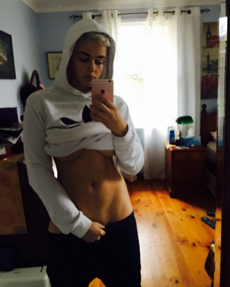 Стефания Феррарио на фото из социальных сетей