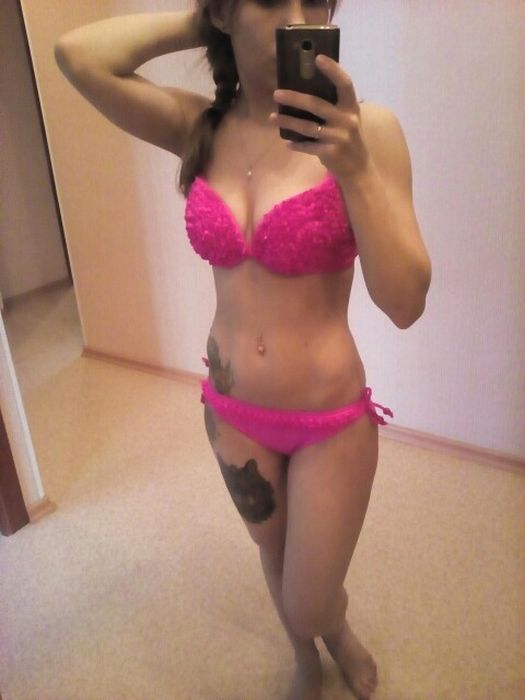 Девушки хвастаются своими покупками