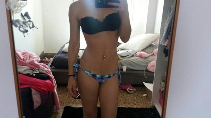 Девушки хвастаются своими покупками