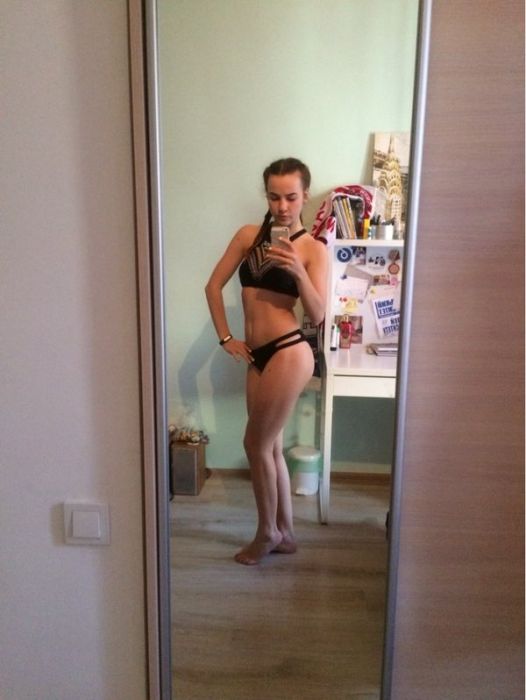 Девушки хвастаются своими покупками