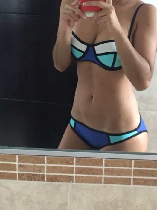 Девушки хвастаются своими покупками