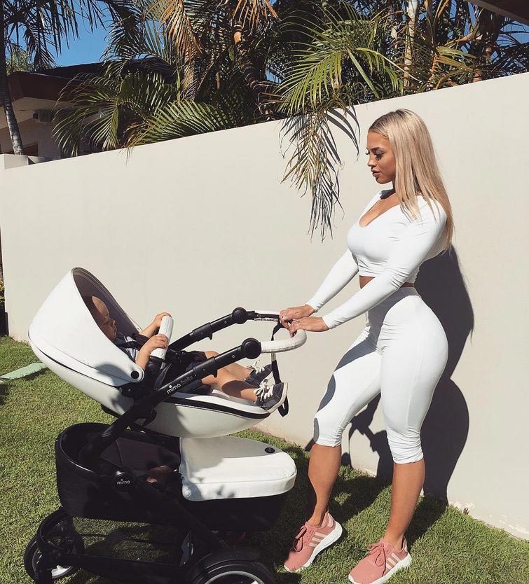 Послеродовое тело этой мамы выглядит настолько хорошо, что люди уверены, что это фотошоп