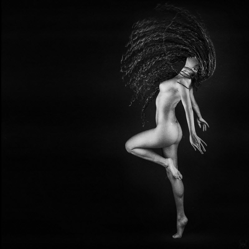 Откровенные снимки от Ли Таттар