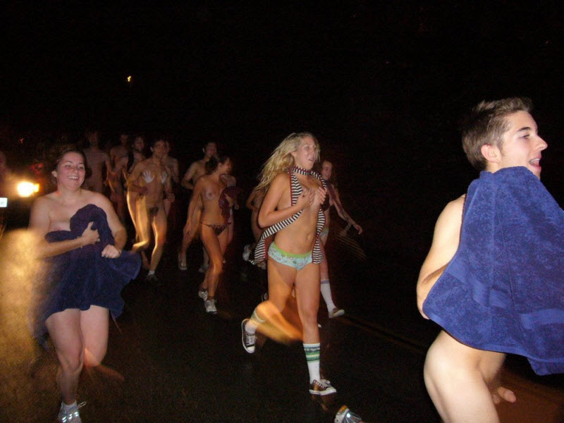 Голые студенческие развлечения (18+) 