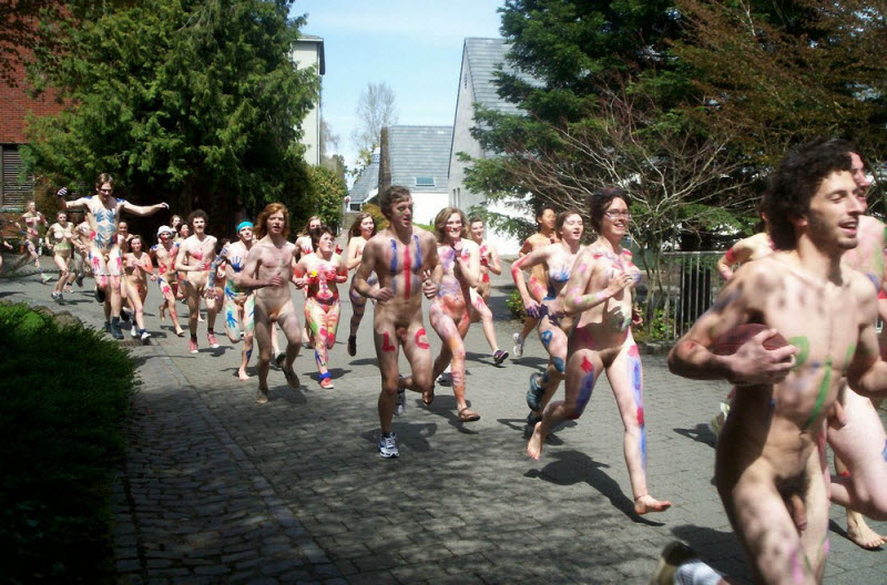 Голые студенческие развлечения (18+) 