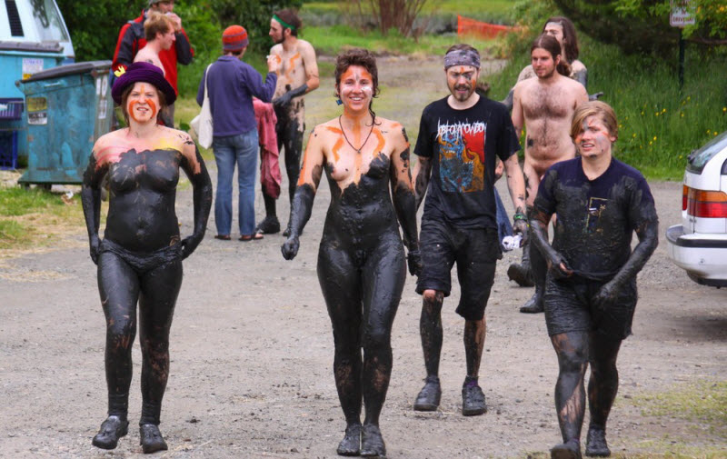 Голые студенческие развлечения (18+) 