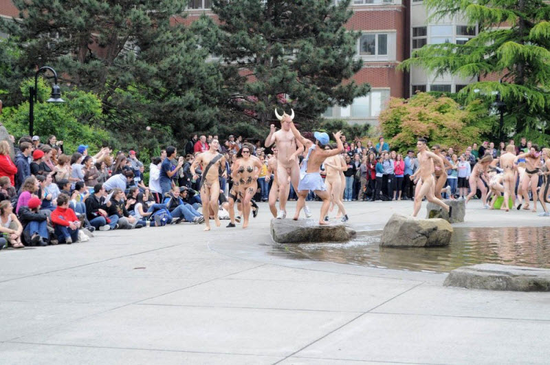 Голые студенческие развлечения (18+) 