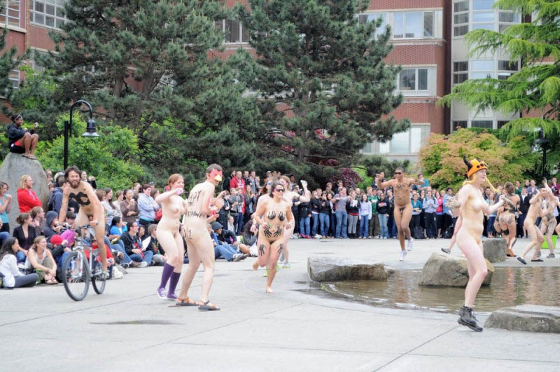 Голые студенческие развлечения (18+) 