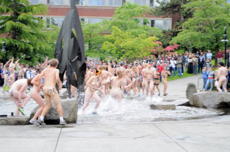 Голые студенческие развлечения (18+) 