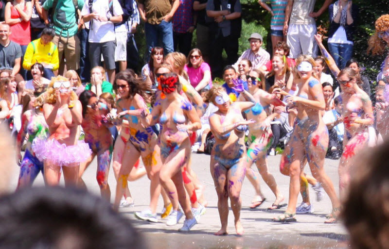 Голые студенческие развлечения (18+) 