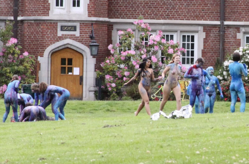 Голые студенческие развлечения (18+) 