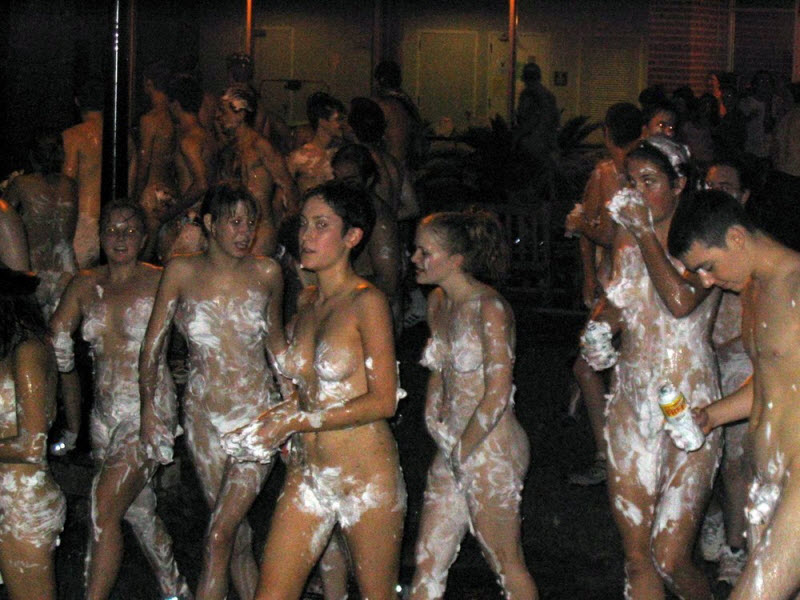 Голые студенческие развлечения (18+) 