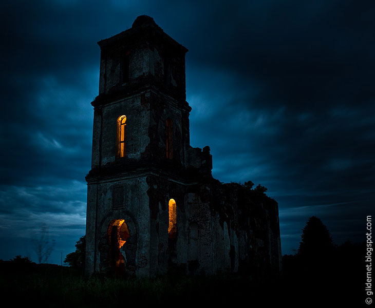Ночной Дозор: атмосферные фотографии заброшенных зданий