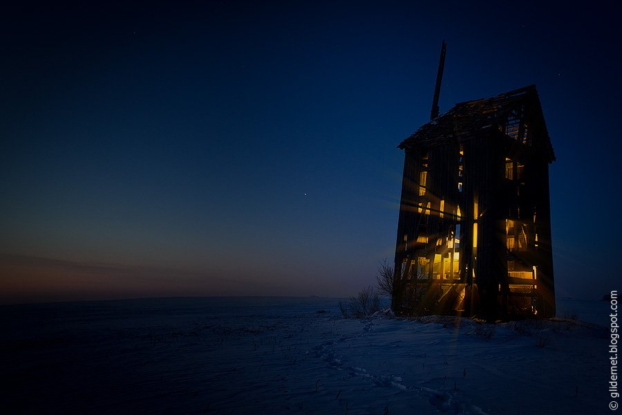 Ночной Дозор: атмосферные фотографии заброшенных зданий