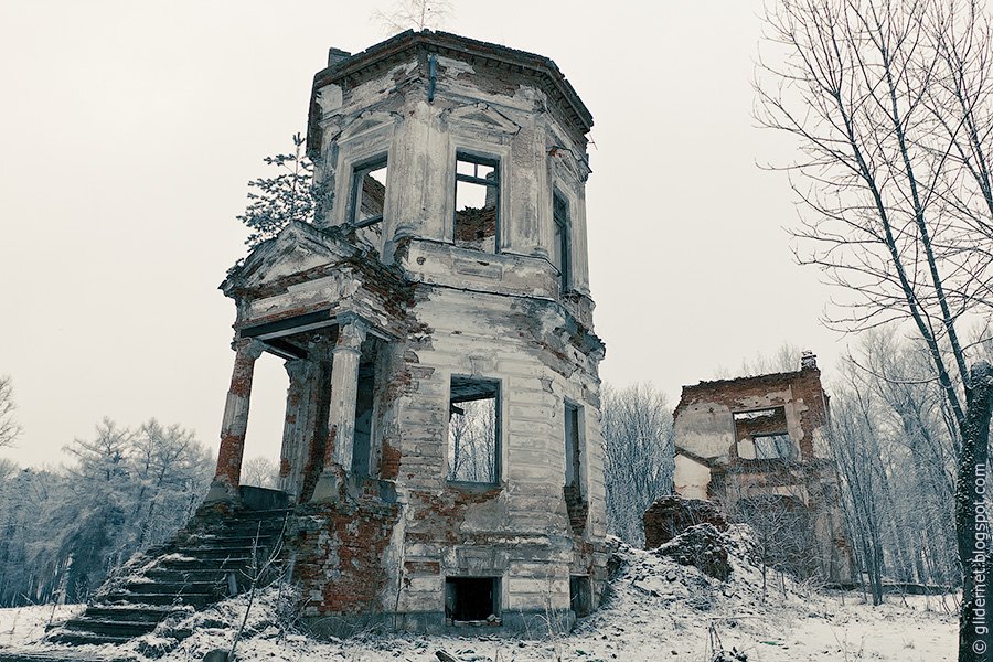 Ночной Дозор: атмосферные фотографии заброшенных зданий