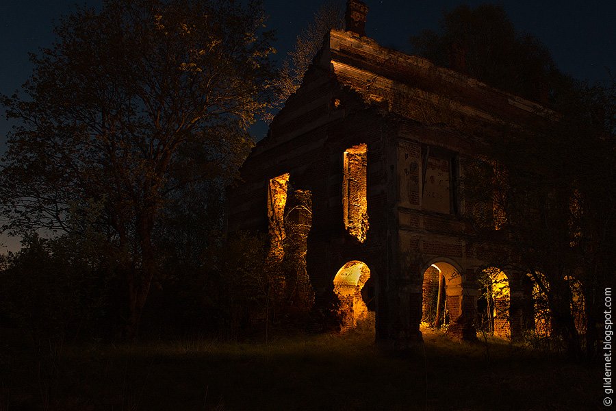 Ночной Дозор: атмосферные фотографии заброшенных зданий