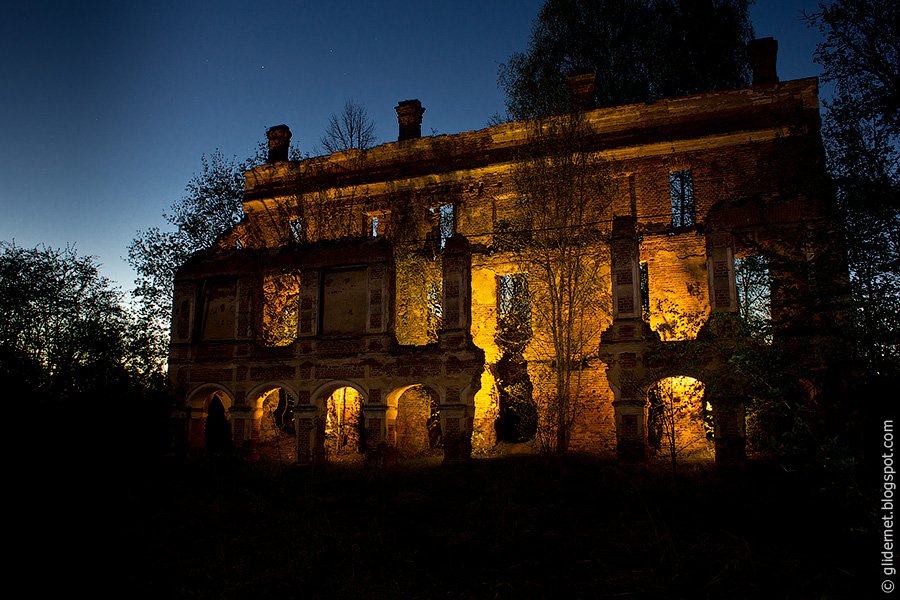 Ночной Дозор: атмосферные фотографии заброшенных зданий