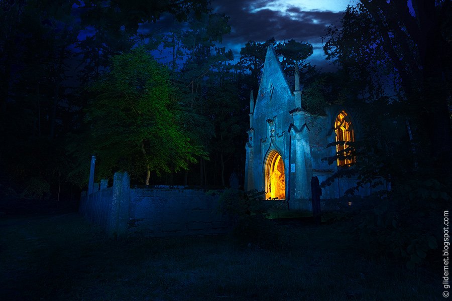 Ночной Дозор: атмосферные фотографии заброшенных зданий