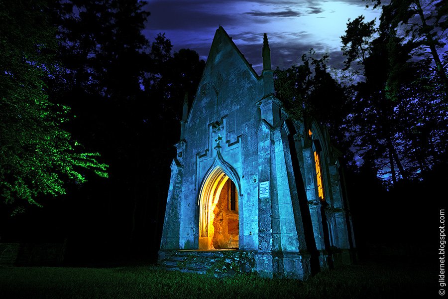 Ночной Дозор: атмосферные фотографии заброшенных зданий