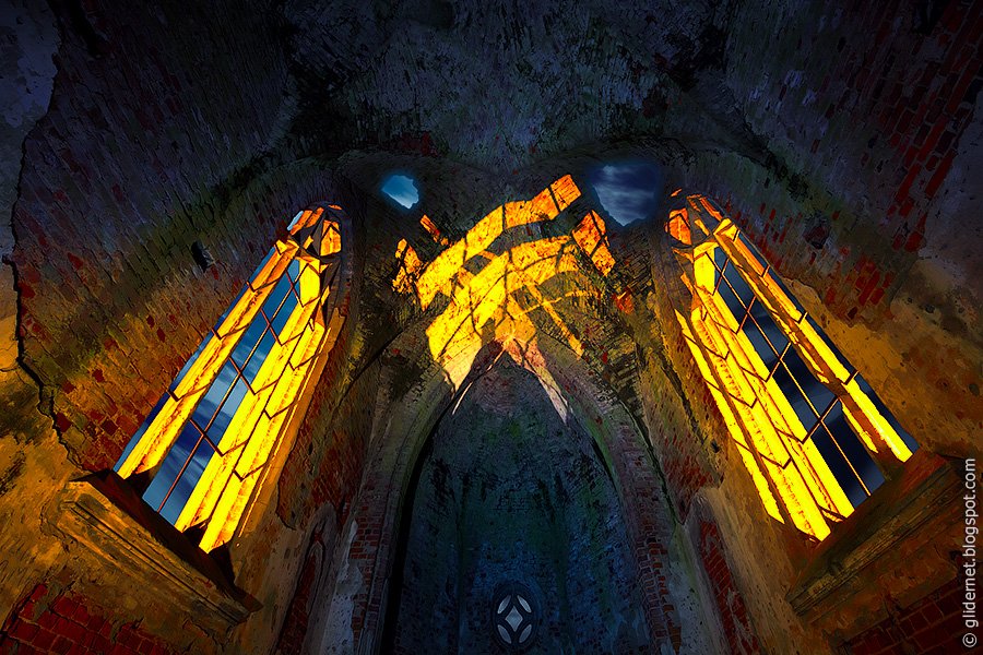 Ночной Дозор: атмосферные фотографии заброшенных зданий