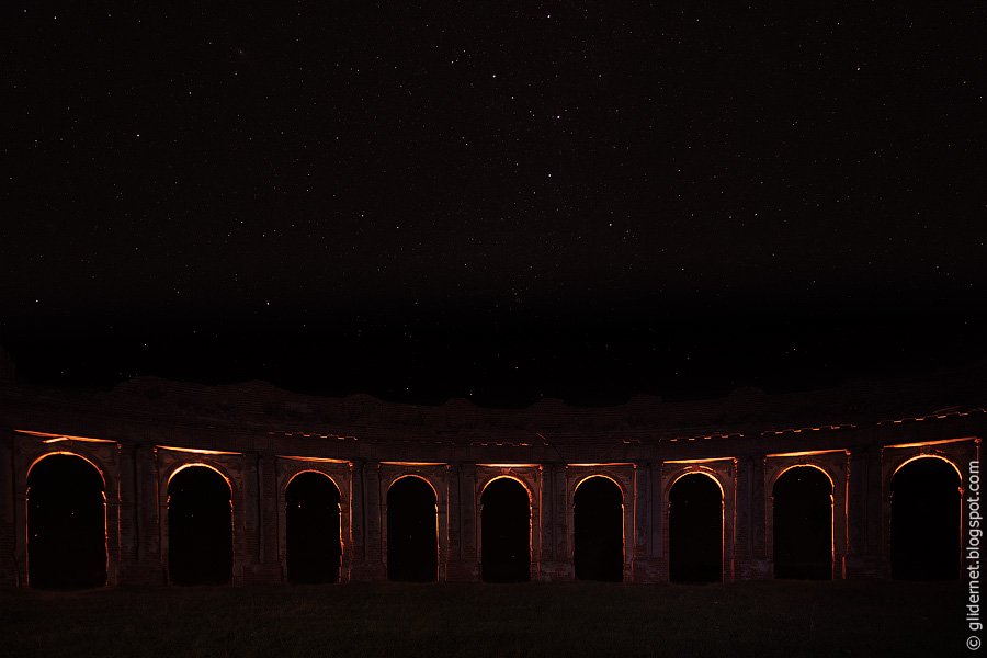 Ночной Дозор: атмосферные фотографии заброшенных зданий