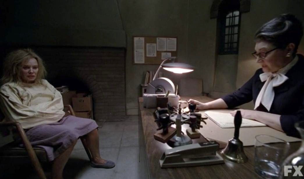 «Поздоровайся с дяденькой санитаром!» или парочка привычных вещей, за которые вас могли отправить в психушку в 19 веке «Поздоровайся с дяденькой санитаром!» или парочка привычных вещей, за которые вас могли отправить в психушку в 19 веке