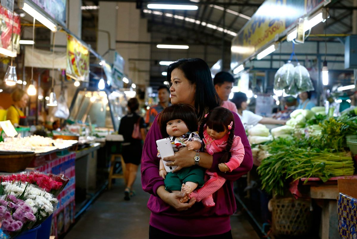 В Таиланде вирусно покупают кукол-талисманов В Таиланде вирусно покупают кукол-талисманов